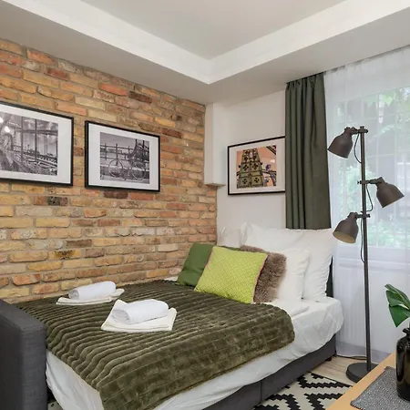 Museum With Large Terrace 公寓